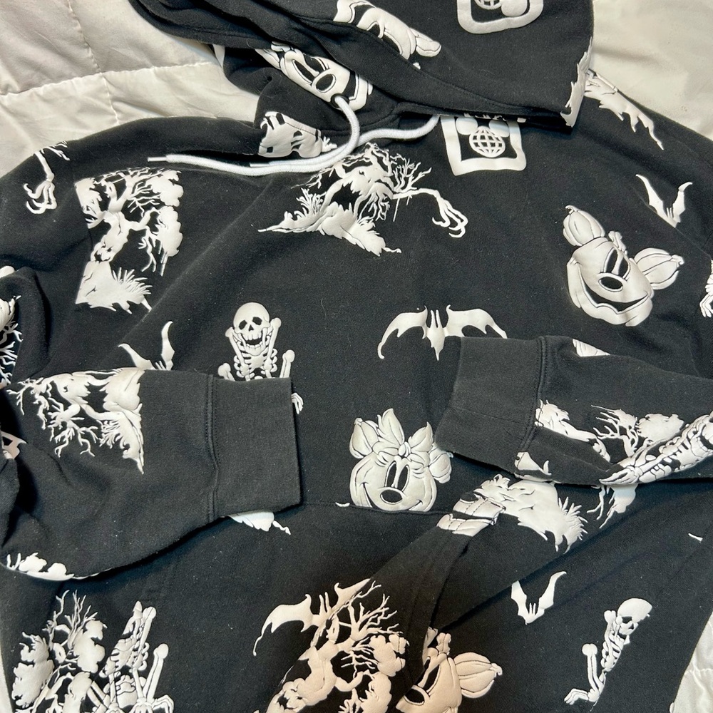 Disney Parks 2024 Halloween Glow-in-the-Dark Hoodie - XL